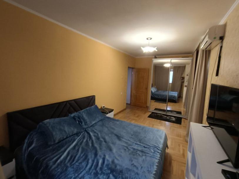 Квартира, 3-кімн., Харьков, 604м/р, Тракторостроителей просп.