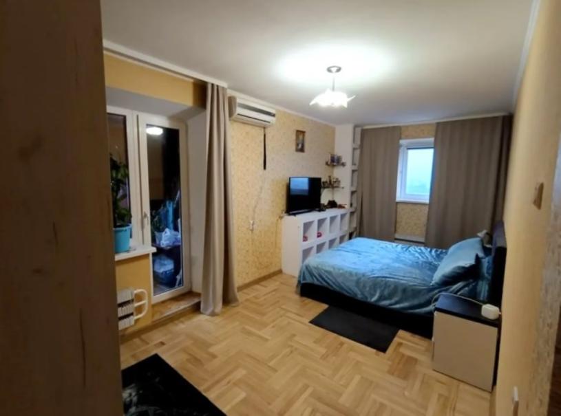 Квартира, 3-кімн., Харьков, 604м/р, Тракторостроителей просп.