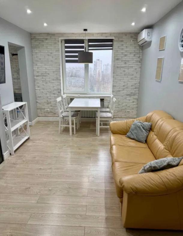 Квартира, 3-кімн., Харьков, 522м/р, Валентиновская