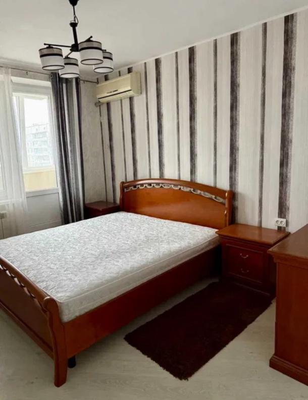 Квартира, 3-кімн., Харьков, 522м/р, Валентиновская