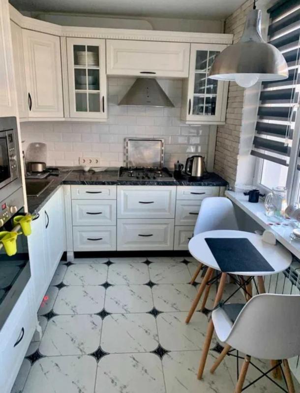 Квартира, 3-кімн., Харьков, 522м/р, Валентиновская