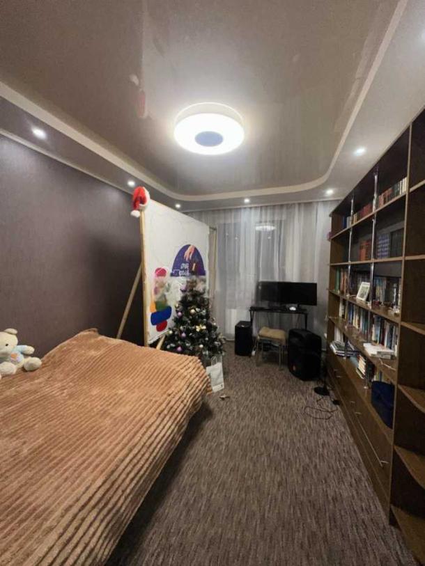 Квартира, 3-кімн., Харьков, 533м/р, Непокоренных (Героев Труда)