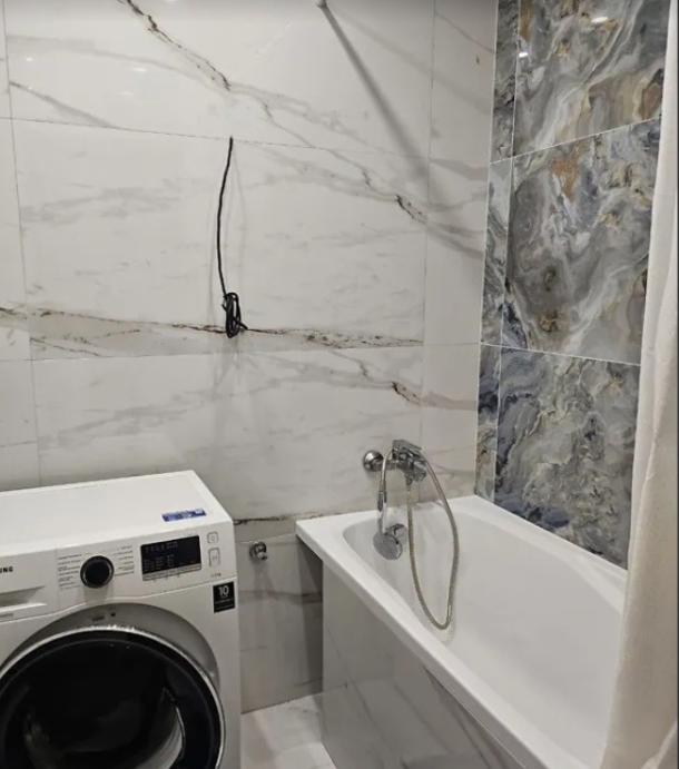 Квартира, 3-кімн., Харьков, 533м/р, Непокоренных (Героев Труда)