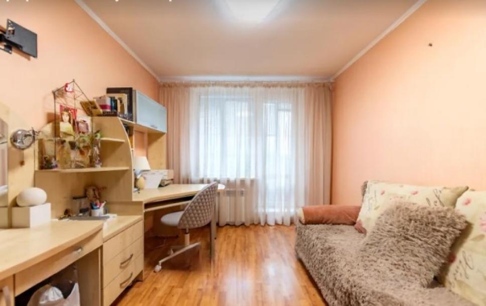 Квартира, 3-кімн., Харьков, 522м/р, Непокоренных (Героев Труда)