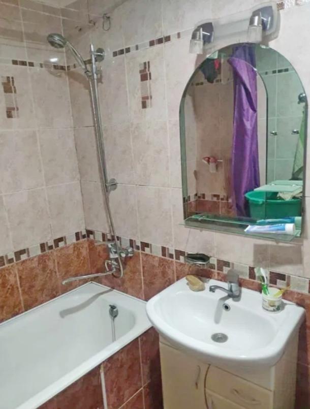 Квартира, 3-кімн., Харьков, 533м/р, Непокоренных (Героев Труда)