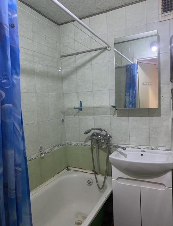 Квартира, 1-кімн., Харьков, Рогань жилмассив, Зубарева