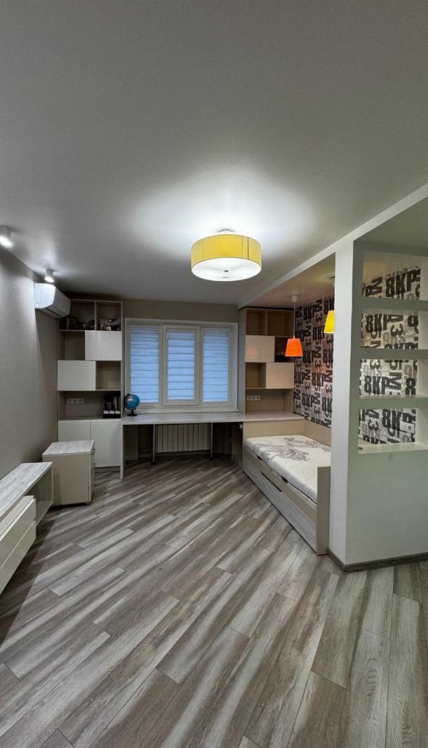 Квартира, 3-кімн., Чугуев, Чугуевский район