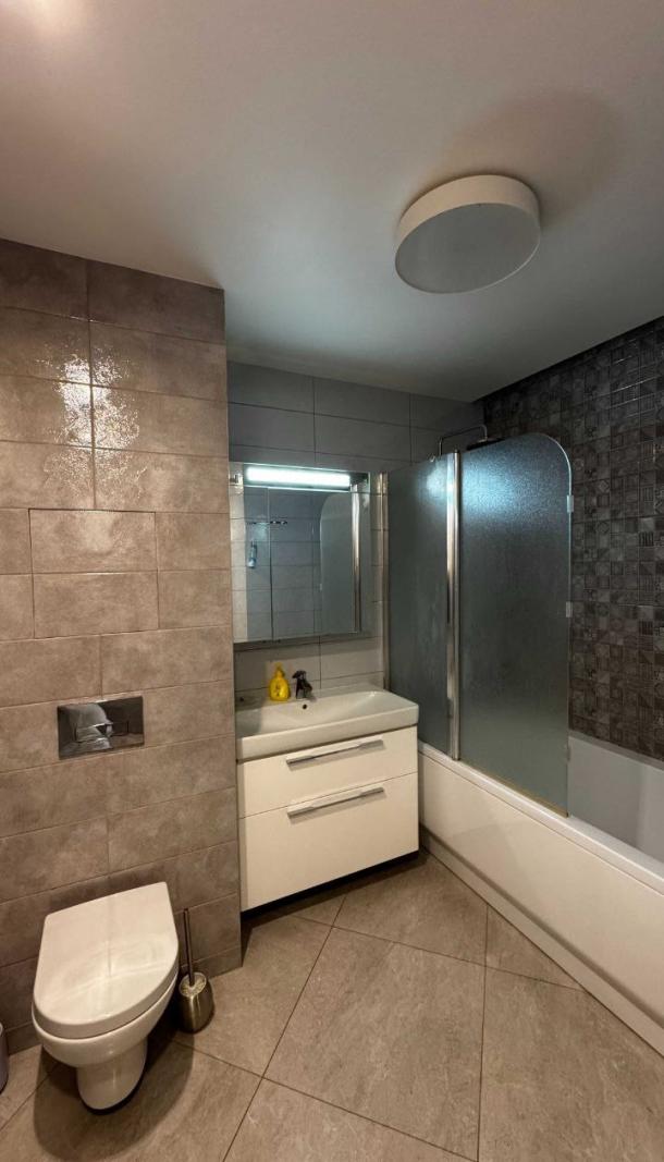 Квартира, 3-кімн., Чугуев, Чугуевский район