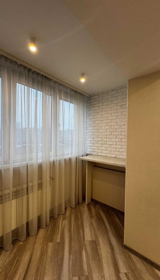 Квартира, 3-кімн., Чугуев, Чугуевский район