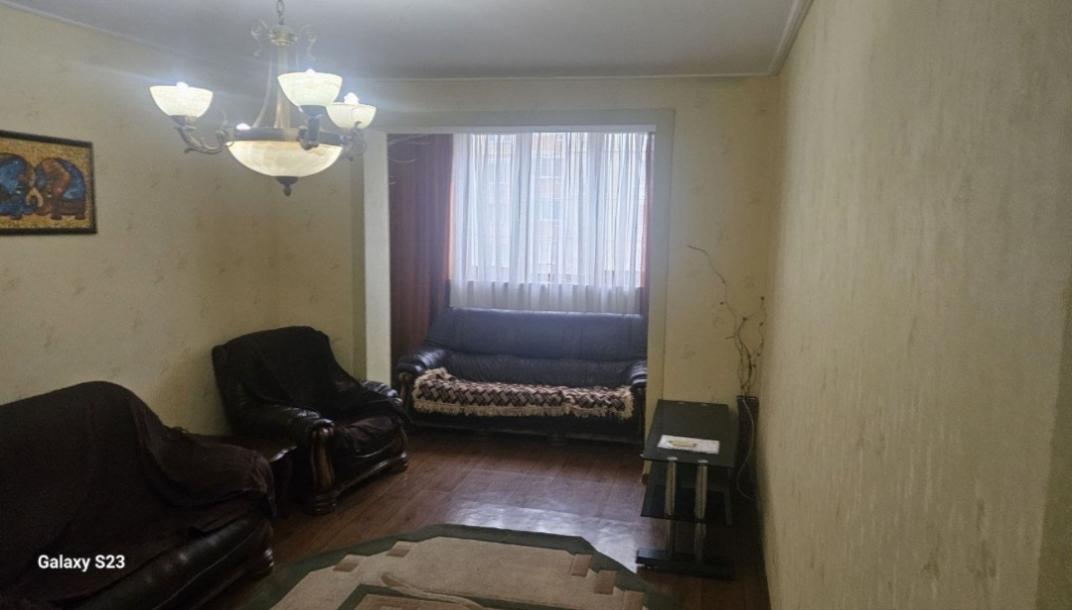 Квартира, 3-кімн., Харьков, Песочин, Квартальная