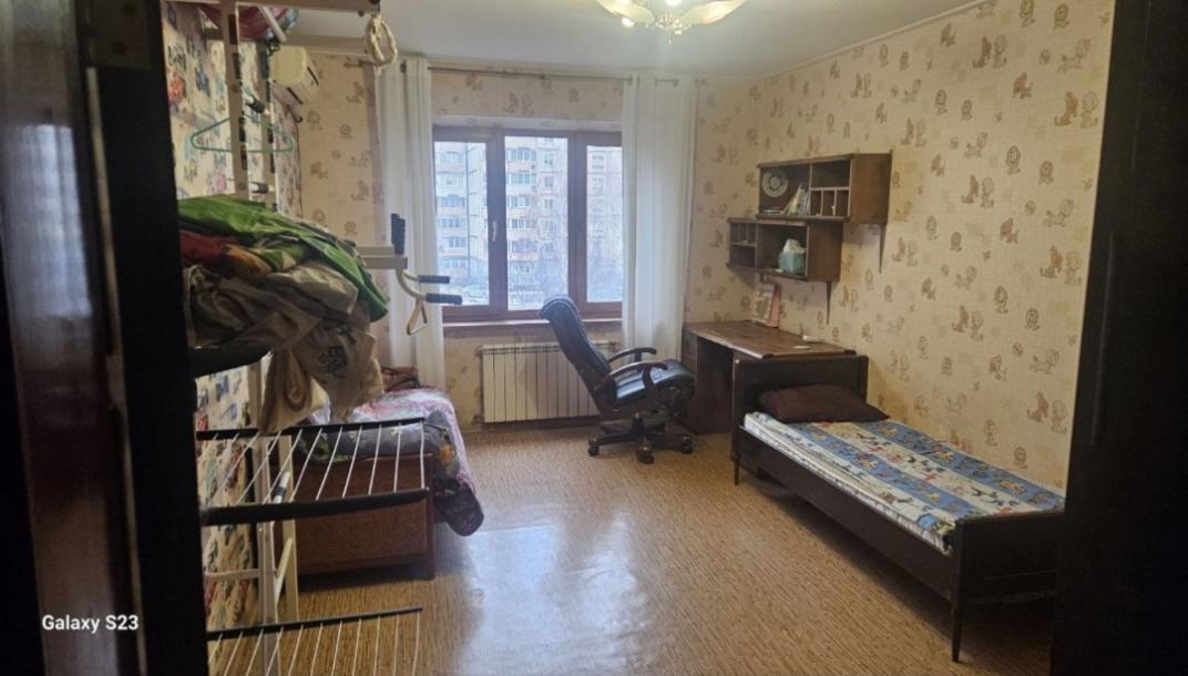 Квартира, 3-кімн., Харьков, Песочин, Квартальная