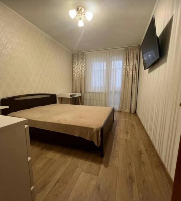 Квартира, 3-кімн., Харьков, 625м/р, Амосова