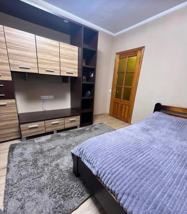 Квартира, 3-кімн., Харьков, 625м/р, Амосова