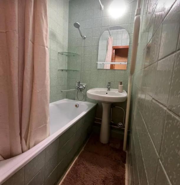 Квартира, 3-кімн., Харьков, 625м/р, Амосова