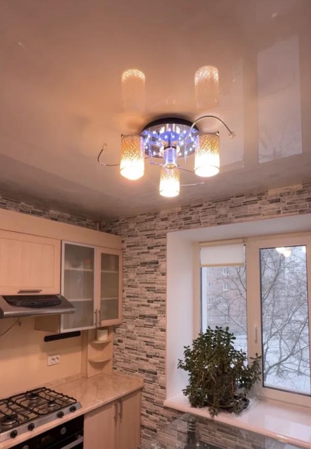 Квартира, 3-кімн., Харьков, Новожаново, Власенко