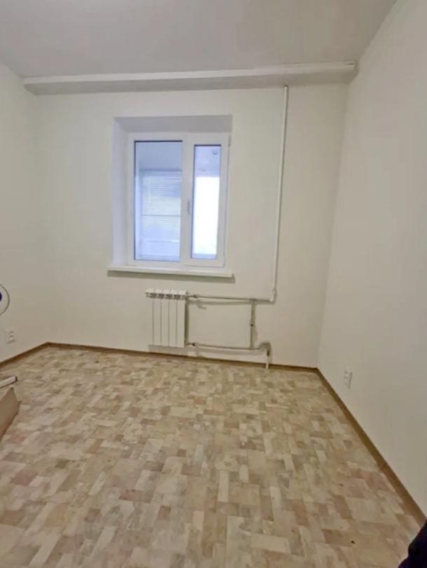 Квартира, 3-кімн., Харьков, Песочин, Молодежная