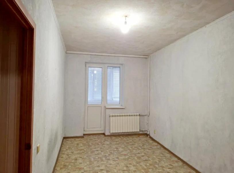 Квартира, 3-кімн., Харьков, Песочин, Молодежная