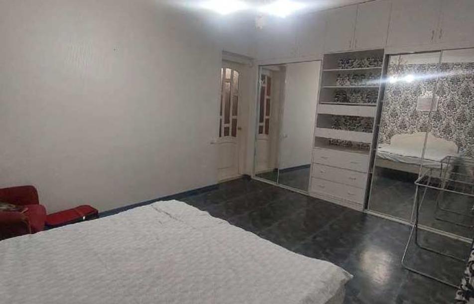 Квартира, 3-кімн., Харьков, Лысая Гора, Куриловская