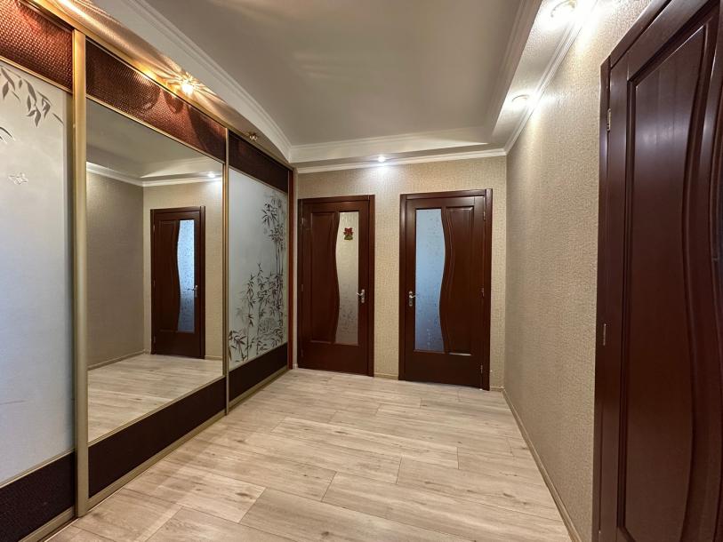 Квартира, 3-кімн., Харьков, 626м/р, Солнечная (Красноармейская, Кирова, Октябрьская, Совхозная)