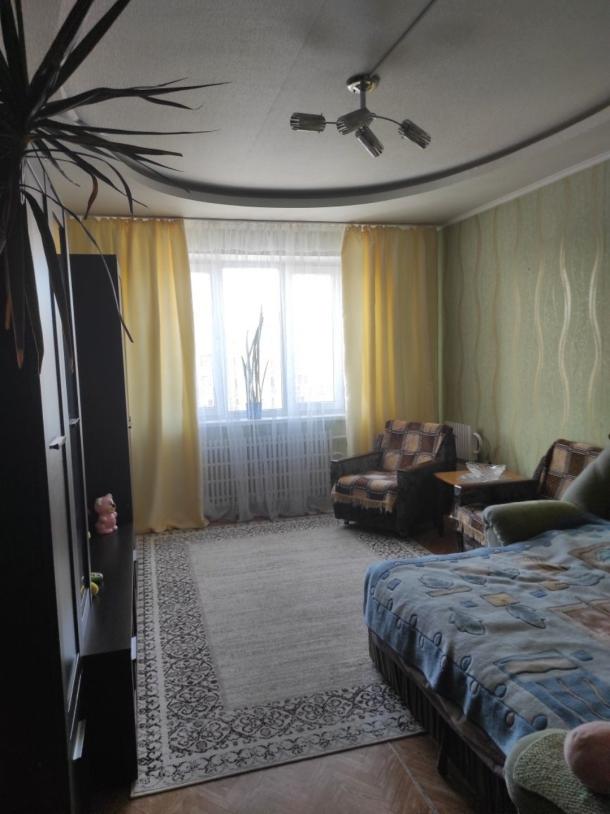 Квартира, 3-кімн., Харьков, Песочин, Квартальная