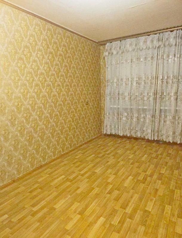 Квартира, 3-кімн., Харьков, Песочин, Молодежная