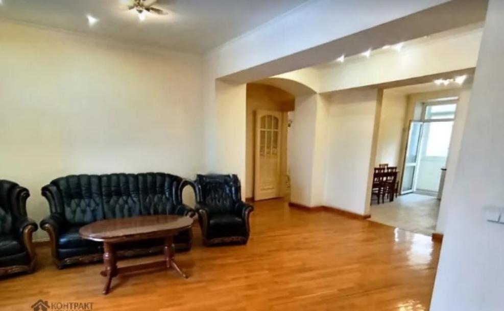 Квартира, 3-кімн., Харьков, Защитников Украины метро, Спартака