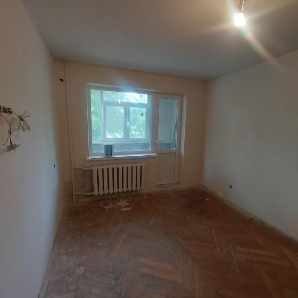 Квартира, 2-кімн., Харьков, 606м/р, Тракторостроителей просп.