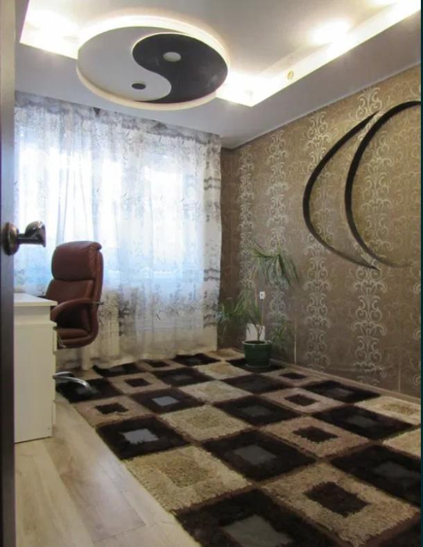 Квартира, 3-кімн., Харьков, 520м/р, Академика Павлова