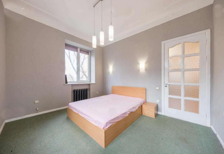 Квартира, 3-кімн., Харьков, Госпром, Культуры (Калинина, Свердлова, Советская Советский 3 пер.)