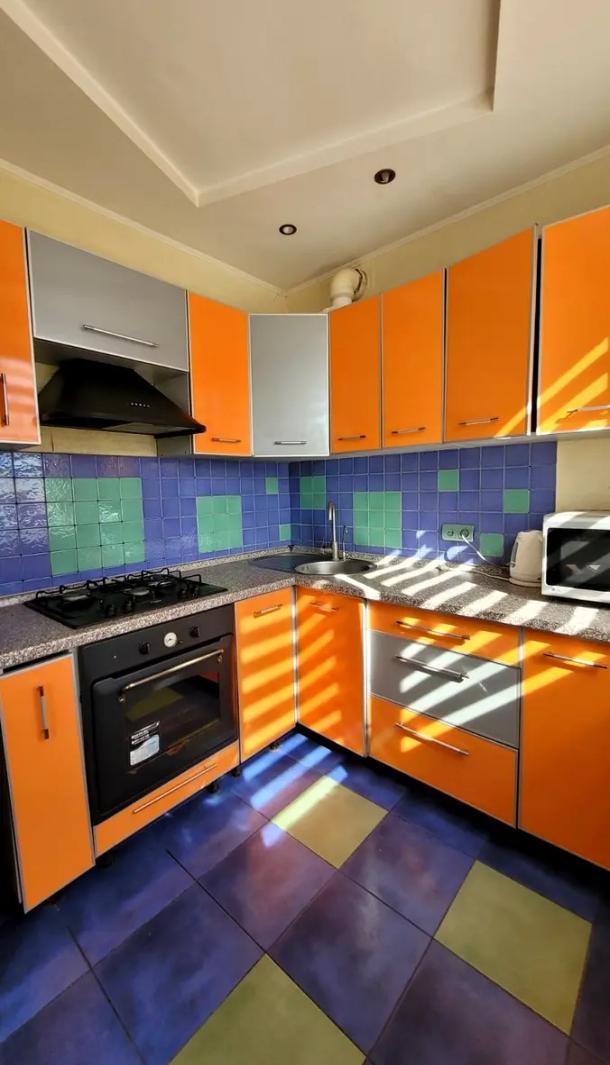 Квартира, 3-кімн., Харьков, 608м/р, Непокоренных (Героев Труда)