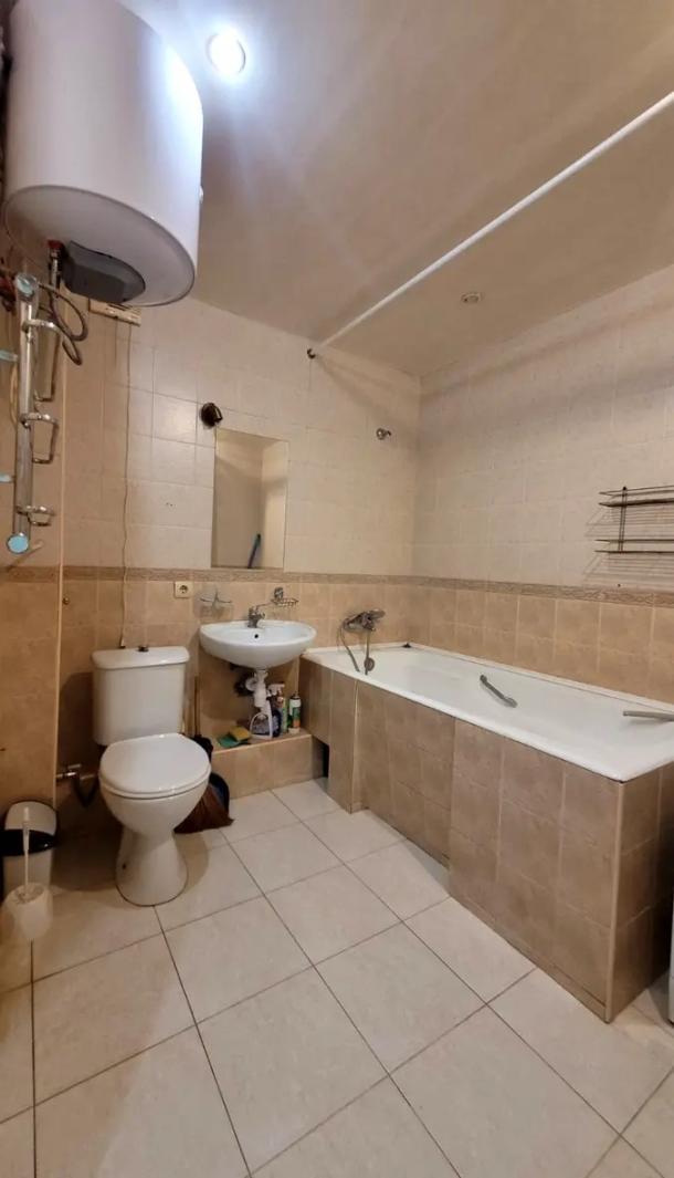 Квартира, 3-кімн., Харьков, 608м/р, Непокоренных (Героев Труда)