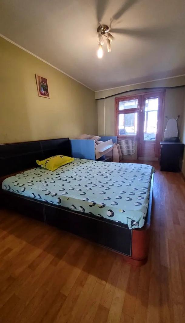 Квартира, 3-кімн., Харьков, 608м/р, Непокоренных (Героев Труда)