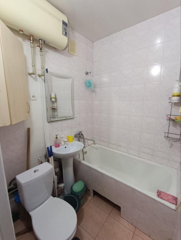 Квартира, 3-кімн., Харьков, ХТЗ, Александровский пр.