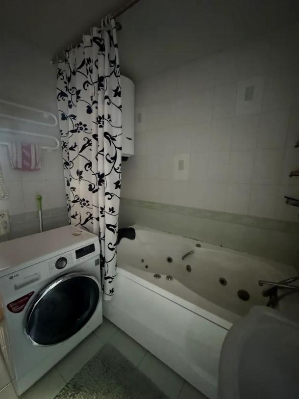 Квартира, 3-кімн., Харьков, Одесская, Аэрокосмический просп. (Гагарина проспект)