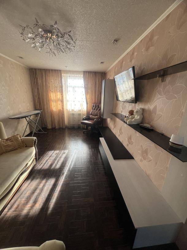 Квартира, 3-кімн., Чугуев, Чугуевский район