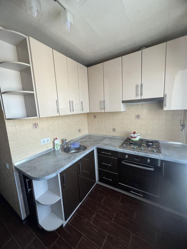 Квартира, 3-кімн., Чугуев, Чугуевский район