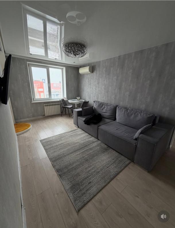 Квартира, 3-кімн., Харьков, 522м/р, Непокоренных (Героев Труда)