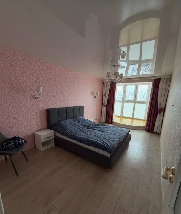 Квартира, 3-кімн., Харьков, 522м/р, Непокоренных (Героев Труда)