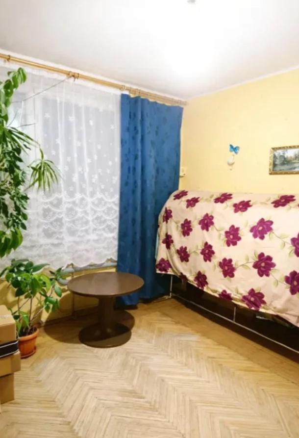 Квартира, 2-кімн., Чугуев, Чугуевский район, Музейная (Розы Люксембург)