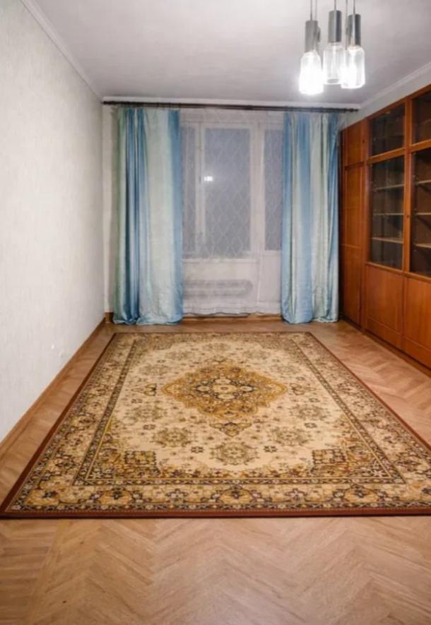 Квартира, 2-кімн., Чугуев, Чугуевский район, Музейная (Розы Люксембург)