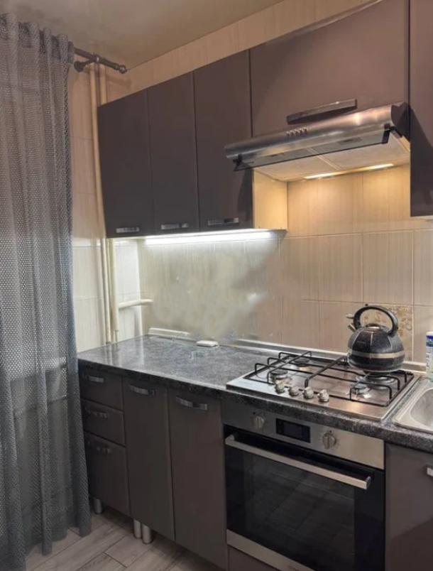 Квартира, 3-кімн., Харьков, 531м/р, Гвардейцев Широнинцев