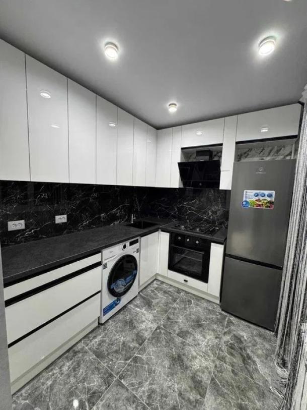 Квартира, 3-кімн., Харьков, Новые Дома, Каденюка (Танкопия)