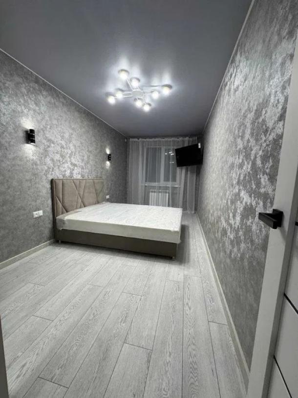 Квартира, 3-кімн., Харьков, Новые Дома, Каденюка (Танкопия)