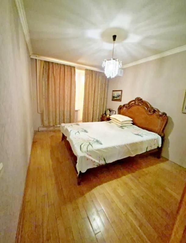 Квартира, 3-кімн., Харьков, Алексеевка, Победы пр.