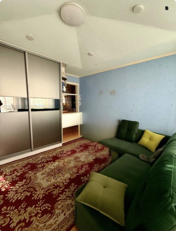 Квартира, 3-кімн., Харьков, Старая Салтовка, Глобинская