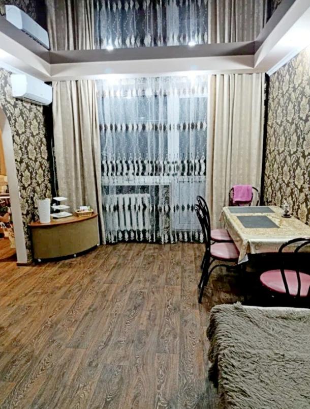 Квартира, 3-кімн., Чугуев, Чугуевский район, Харьковская