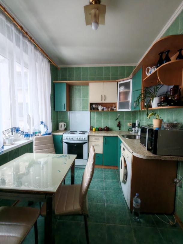 Квартира, 3-кімн., Харьков, Рогань жилмассив, 92-й бригады (Грицевца)