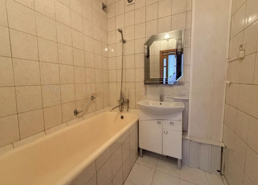 Квартира, 3-кімн., Харьков, ХТЗ, Станкостроительная