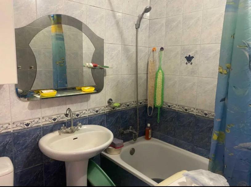 Квартира, 2-кімн., Харьков, 606м/р, Тракторостроителей просп.