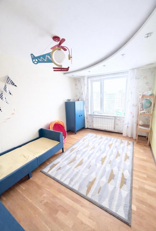 Квартира, 3-кімн., Харьков, 606м/р, Непокоренных (Героев Труда)